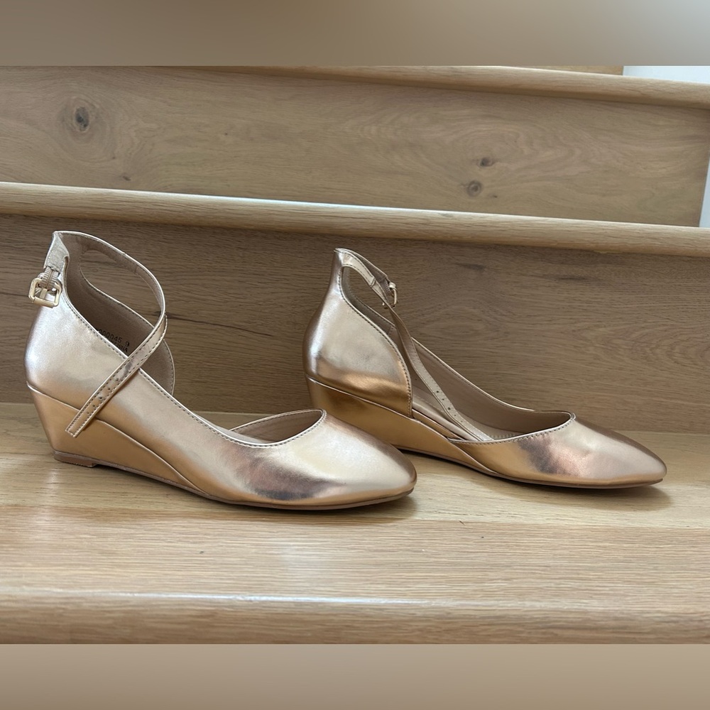 Rose gold wedge heels. Sensible and cute.